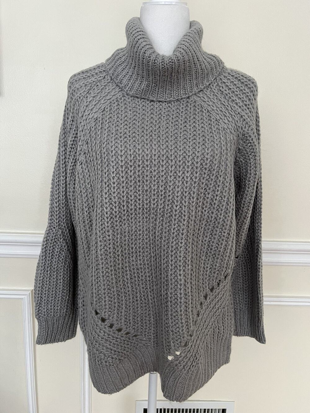 CLOTH BY DESIGN Pointelle Turtle Neck Sweater In gray size M women A003059
